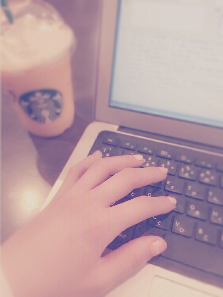 井上 穂乃花 実家から中目黒へ戻って来てスタバでお仕事 ᴗ 桜の時期だから人がたっくさん T Co Bzp2cl91jo