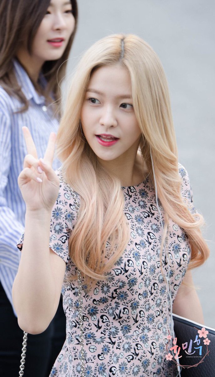 5REDVELVET's tweet photo. [HQ] 160325 RED VELVET at KBS Music Bank

YERI by @soonduck97 (3) https://t.co/lnIuxXchdI