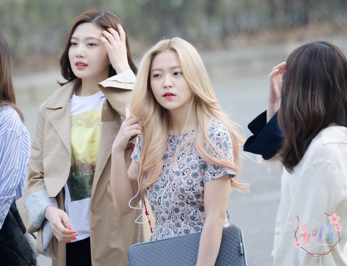 5REDVELVET's tweet photo. [HQ] 160325 RED VELVET at KBS Music Bank

YERI by @soonduck97 (3) https://t.co/lnIuxXchdI