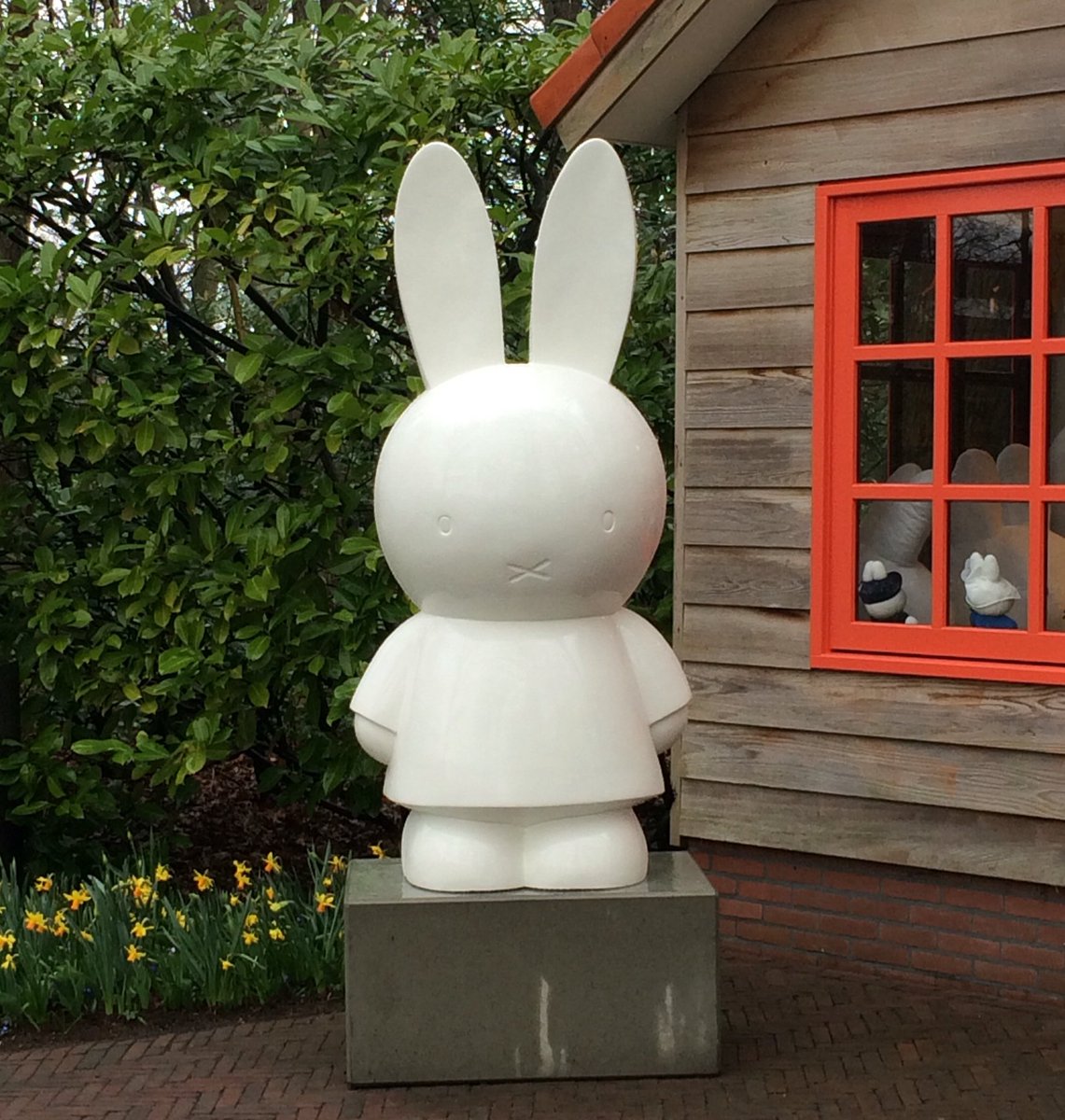 tulips_holland's tweet photo. And Miffy found her home again at Keukenhof 😊 https://t.co/Yn8BQjPYg3
