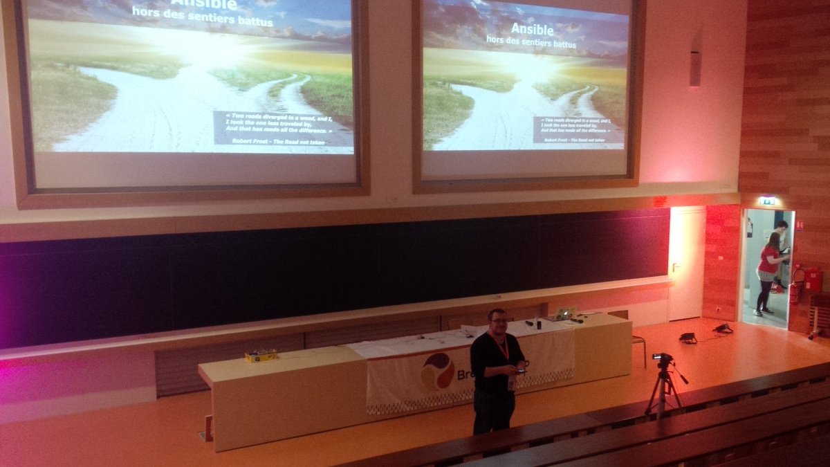 plopezFr's tweet photo. @aurelienmaury @YesWeScale #bzcmp venez vite amphi D, les places sont chères. #ansible https://t.co/sKdIhQxWpI