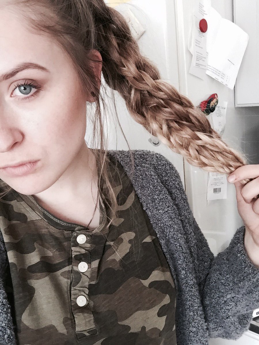 siwlinda's tweet photo. made 6 braids and then braided them all together. not messing around today https://t.co/lLepVM5Vkt