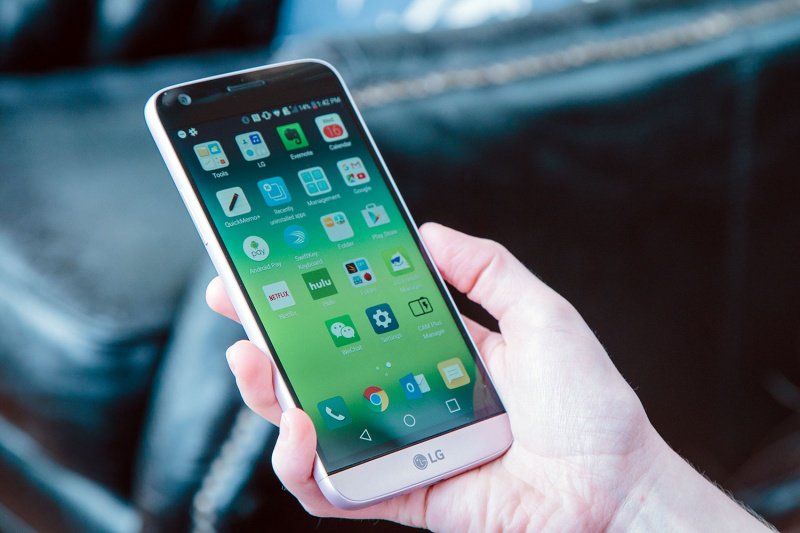 mysupergadgets1's tweet photo. LG is facing a gigantic challenge in 2016. visit here for more at https://t.co/je1eCmTehy #lg #LGG5 #mysupergadgets https://t.co/iA4ASOuc04