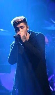 eifravia's tweet photo. Nós estamos orgulhosos de você ! #1YearWithoutZayn 😭😞 https://t.co/Nuz1dk9Bc0