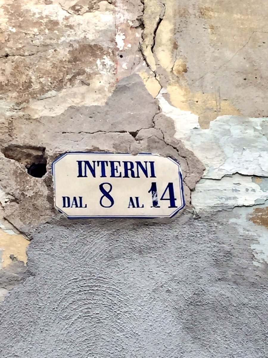 Piérdete por las calles de #Rovinj #sixtexperience por #Croacia #vero4puertas #puertasporelmundo <a href="/Croatia_hr/">Croatia Full of life</a>