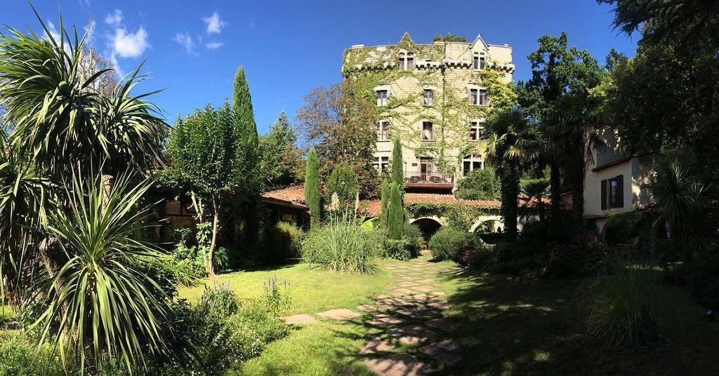 michelguerard's tweet photo. Ding Dong 🔔 Notre Folie Écossaise perchée dans les montagnes catalanes réouvre ses porte a… https://t.co/UFlU9fLyT8 https://t.co/W2S4wGHhQZ