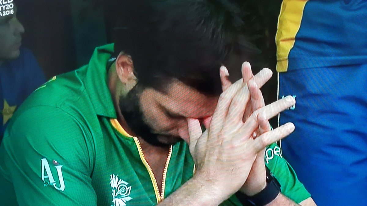SajSadiqCricket's tweet photo. Sometimes a picture tells a thousand words #Cricket #WT20 #AusvPak https://t.co/ZUfamqDUz0