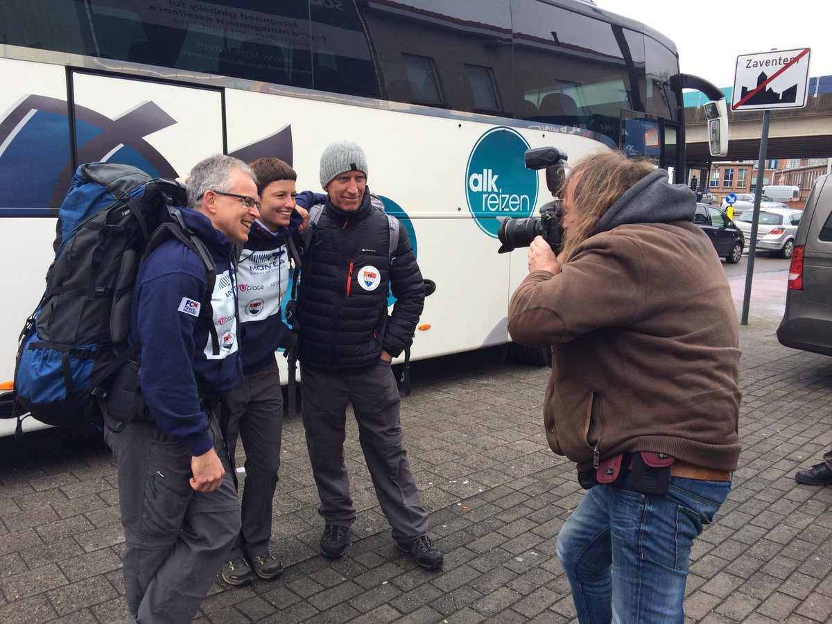 Net voormalig directeur van #Voka Halle-Vilvoorde @VOKA_phegge uitgezwaaid voor vertrek naar Mount Everest. Succes!