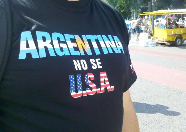 LeonardoDGrosso's tweet photo. Postales del 24 #MemoriaVerdadYJusticia #40añosdememoriaviva El pueblo masivamente en la calle. #FueraObama https://t.co/1YfOn11jje