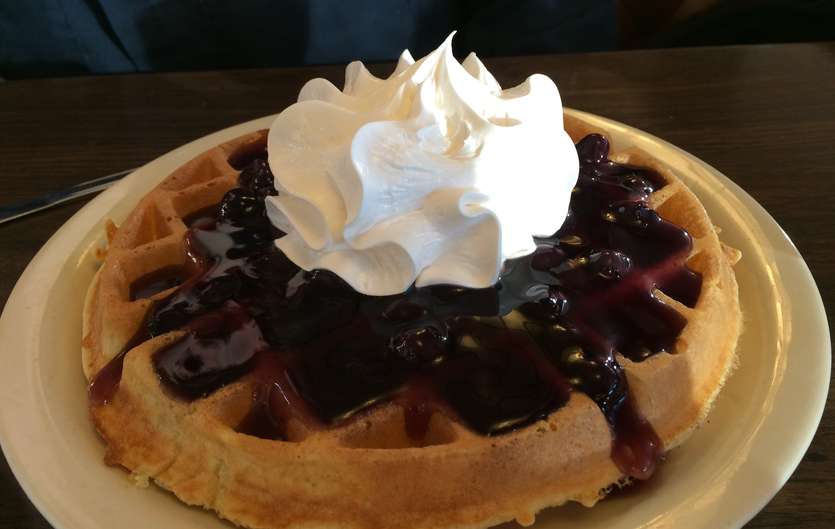 DaytonVivi's tweet photo. Happy #WaffleDay! Learn about this delish breakfast treat's origins and find #Dayton's best: https://t.co/TOCzXBYBwA https://t.co/MRdxQZNpy8