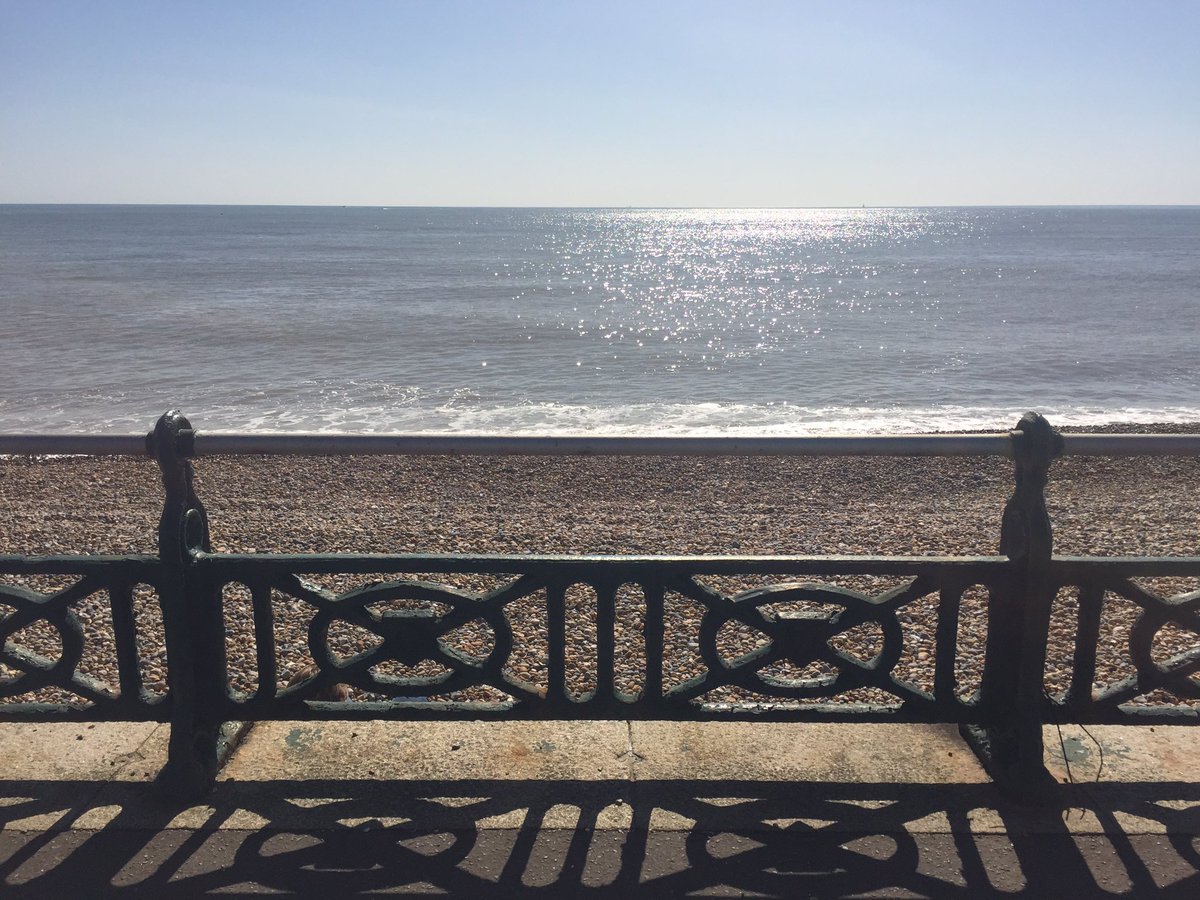 RobJBerry's tweet photo. Good Friday and the sun comes out #StationsOfTheHotCrossBun #Brighton https://t.co/uomwkwdsdv