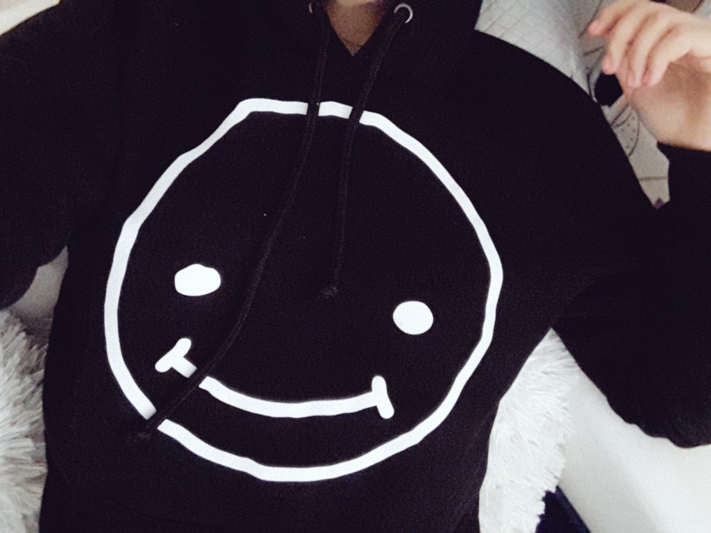 mvrcelina's tweet photo. #HoodieFriday #lucamerch #love 😍👌❤👑 https://t.co/FKQ8MCAEM4