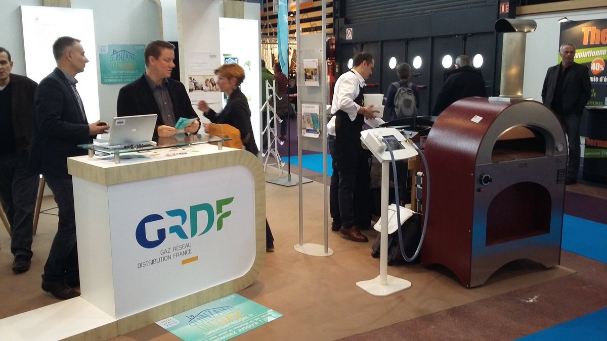 maha_merilhou's tweet photo. @GRDF à la @foiredelyon  hall 3 vous présente 1 #insertgaz   et 1 four à pizza avec dégustation.
@LPATOUILLARD https://t.co/4Ko05Vzfn0