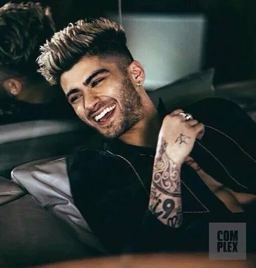 explicandofn's tweet photo. #1YearWithoutZayn estamos orgulhosas de você Zayn https://t.co/SxaJM4rujJ