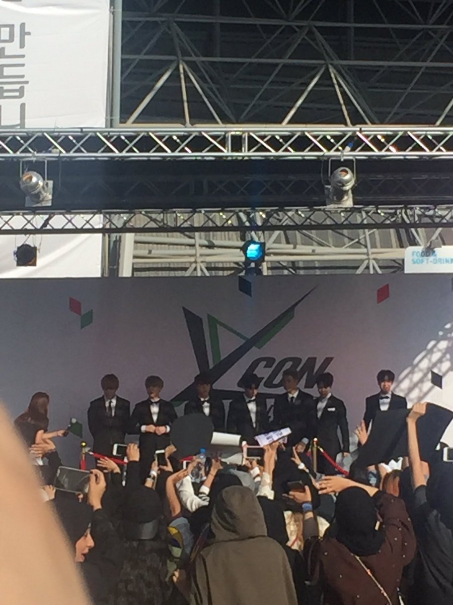 gyuggone17's tweet photo. @kathee_gee  hi #BTS #KCONUAE #KCON https://t.co/pgfKjRpQ0J