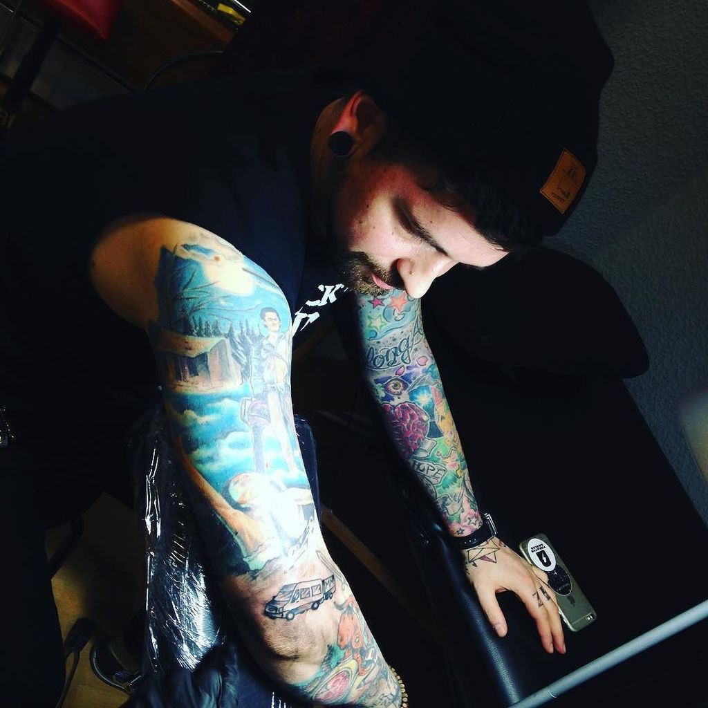 MarathonmannMUC's tweet photo. Tour Tattoo 1 in Berlin bei Bläckfisk 😊👌🏻 #marthonmann #tour #wolveslikeus #berlin #tattoo… https://t.co/ht4FPYSa7f https://t.co/7LHn1zfjWY