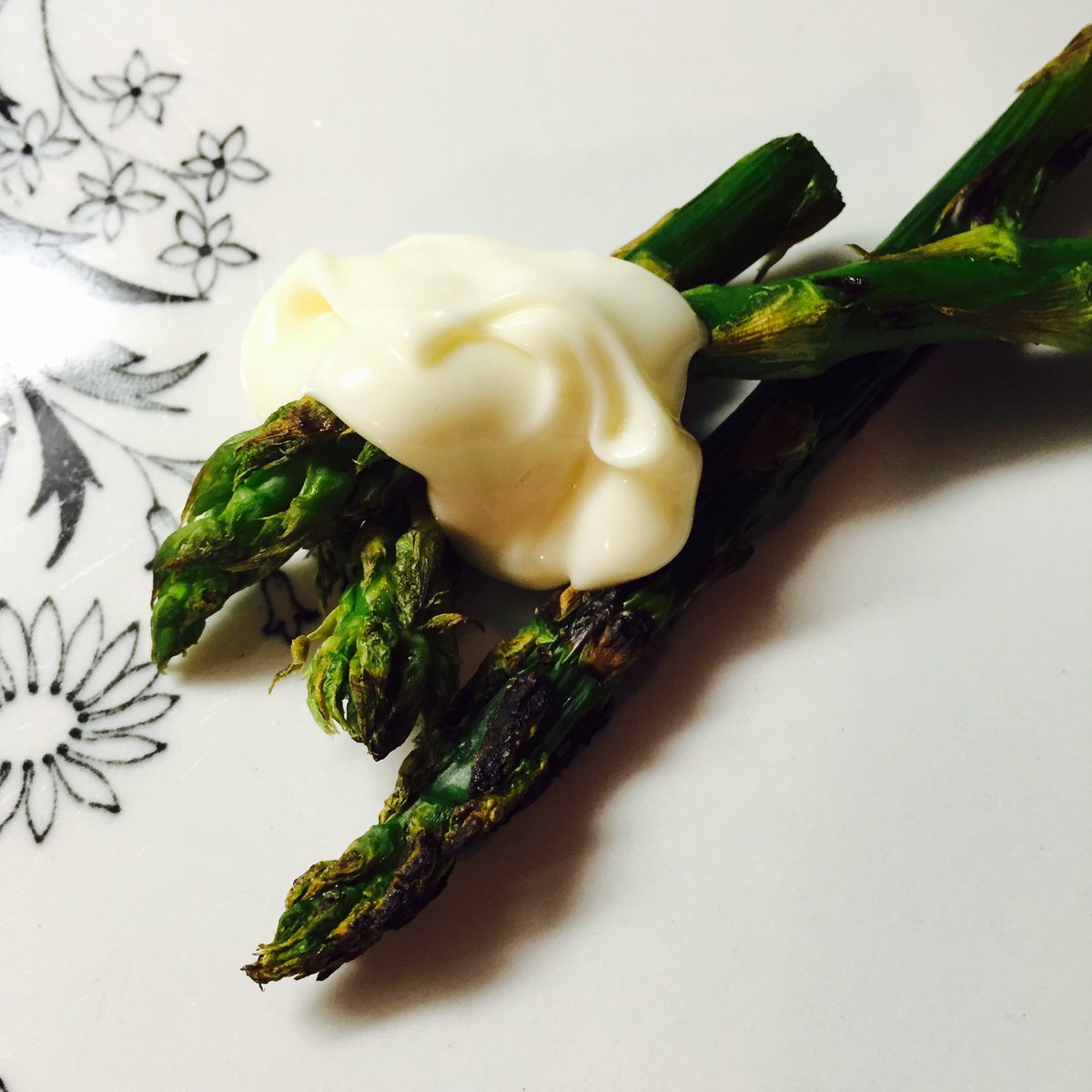 sulka's tweet photo. Grill asparagus. Mix sesame oil and white balsamic with mayo as dressing. #minirecipe https://t.co/JsPJGr4jUW