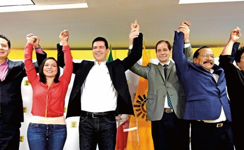 El_Universal_Mx's tweet photo. #EnPortada Descarta @PRDMexico proceso por apoyo a panistas. ¿Lo hubo? https://t.co/uOoBlpRxYH https://t.co/39cQHZ3yTl