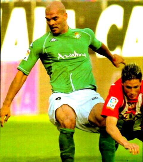 ExBeTicosXM's tweet photo. @Davidrivas05 Recordamos a un defensa que brillo en nuestro Betis y aun se le recuerda con mucho cariño. https://t.co/aDjdABDIGu