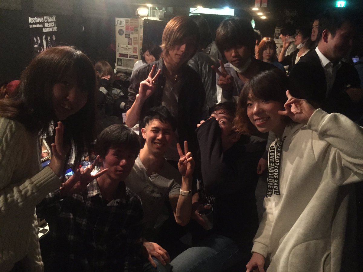 face_red0110's tweet photo. あかくろの解散は残念だし勿体無いな、って素直に思ったし、初めて見に行ったライブからずっと見てきたともよちゃんが抜けるのは正直寂しいです

ただ、その人達の分も背負って全嘘は活動してくって信じてます！
今���はありがとうございました！ https://t.co/VfqGgMFsxV