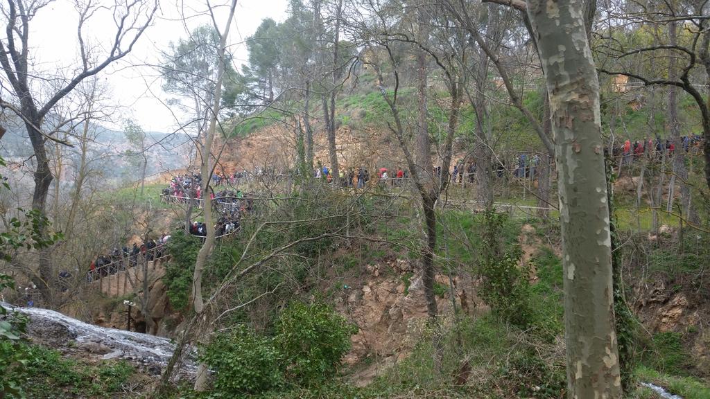 PlateroChef's tweet photo. 😨😨😨 Cola en el #monasteriodepiedra #paflipar #vacaciones #semanasanta #santaCola #depiedra https://t.co/peA6KIaZQs