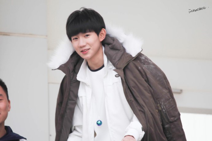 dhkookie's tweet photo. cool boy 
@INNOCENCE_0921X1108
你是绚烂白昼 也是沉寂黑夜@TFBOYS-王源 https://t.co/eFt96GGpIc