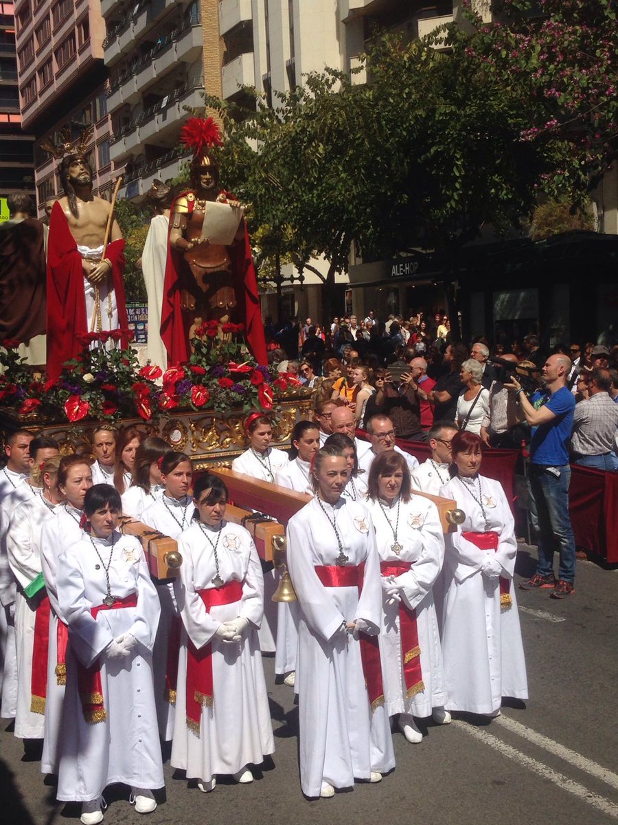 Mantener, defender e impulsar la Semana Santa de Alicante es un  homenaje a aquellos que nos la dejaron en herencia.