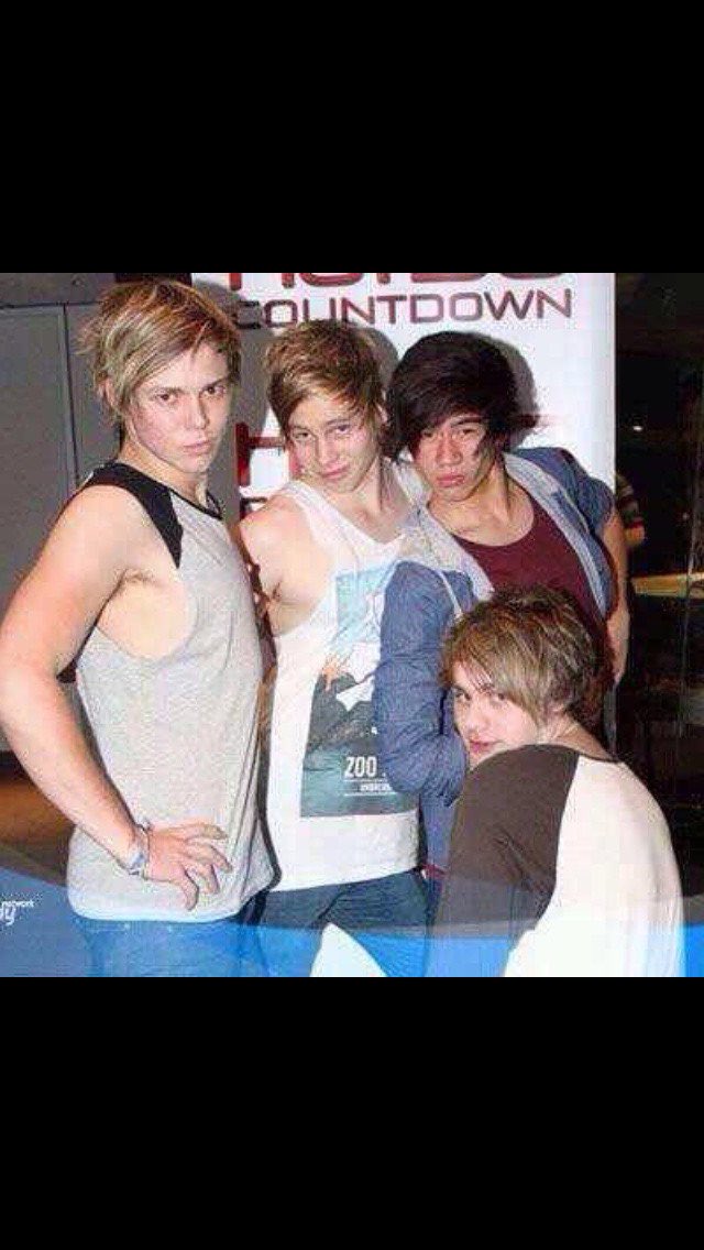 morg_cliffxrd's tweet photo. #TBT #WeLoveYouLukeHemmings #BestFanArmy #iHeartAwards #LETSGO5SOSFAM https://t.co/UfGrdu6qxd