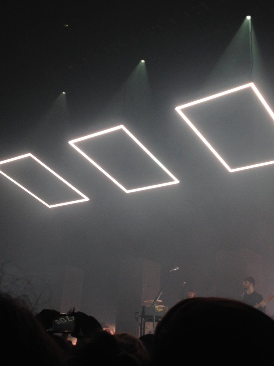 jean_louisek's tweet photo. // The 1975's Dublin set aesthetics were just so mesmerising // https://t.co/BPzI0lTcL5