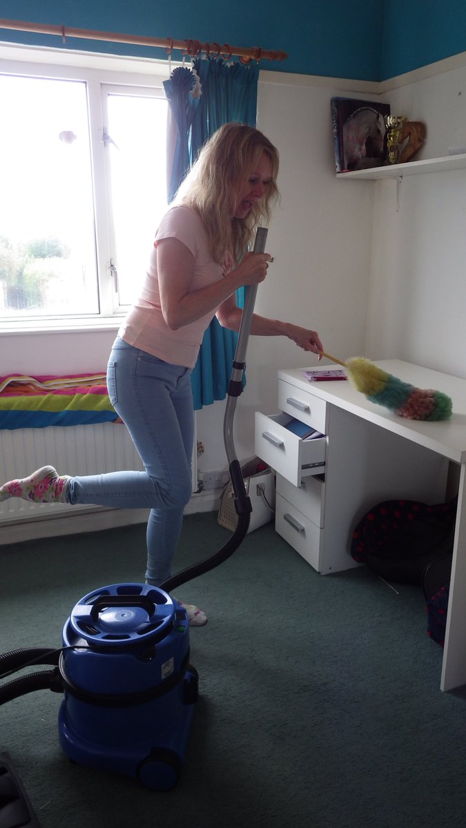emmfurn's tweet photo. @Poundland #DanceAndClean and sing ;) https://t.co/NpvGRIPjxz
