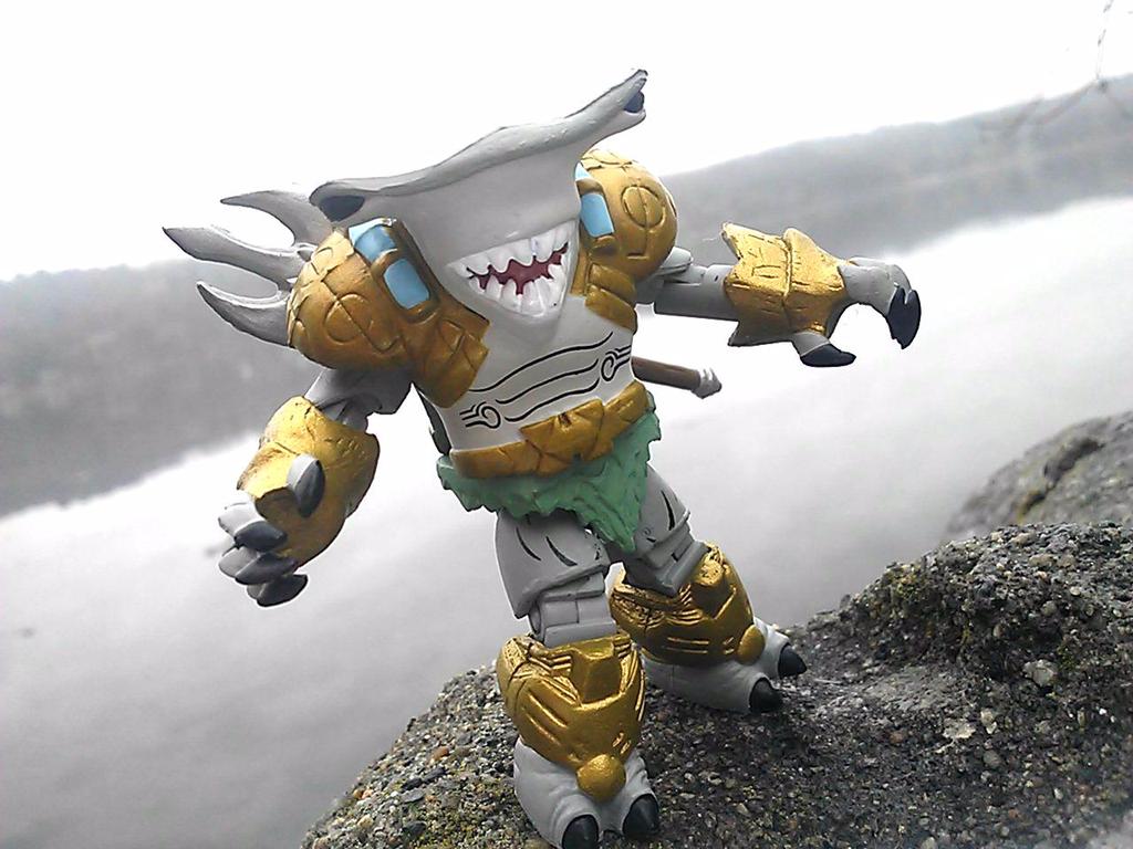 battlebeasts's tweet photo. The #BattleBeasts are back! Spyrnus the Hammerhead is in Comic Book Heroes #Minimates S1! https://t.co/h3BFnjP2pn https://t.co/SU8V8vCOVQ