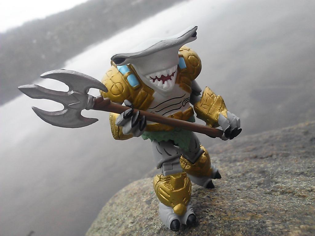 battlebeasts's tweet photo. The #BattleBeasts are back! Spyrnus the Hammerhead is in Comic Book Heroes #Minimates S1! https://t.co/h3BFnjP2pn https://t.co/SU8V8vCOVQ