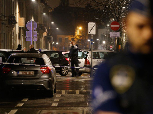 g1's tweet image. Polícia lança nova operação antiterrorista em Bruxelas glo.bo/1q5NKiZ