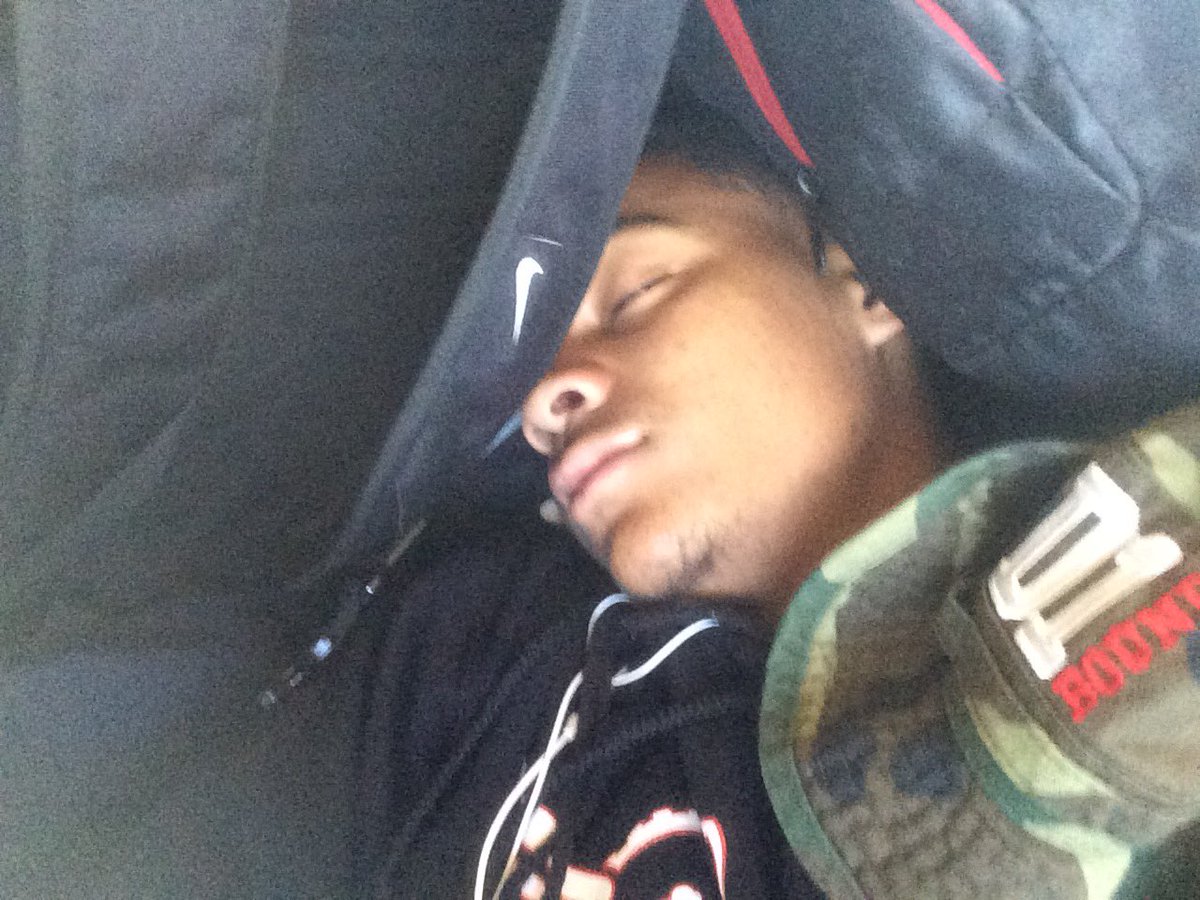 cottonmacknight's tweet photo. @_LuhDrew @_dyllan6 #Dontsleeparoundme ππ https://t.co/A2X34Ewzim