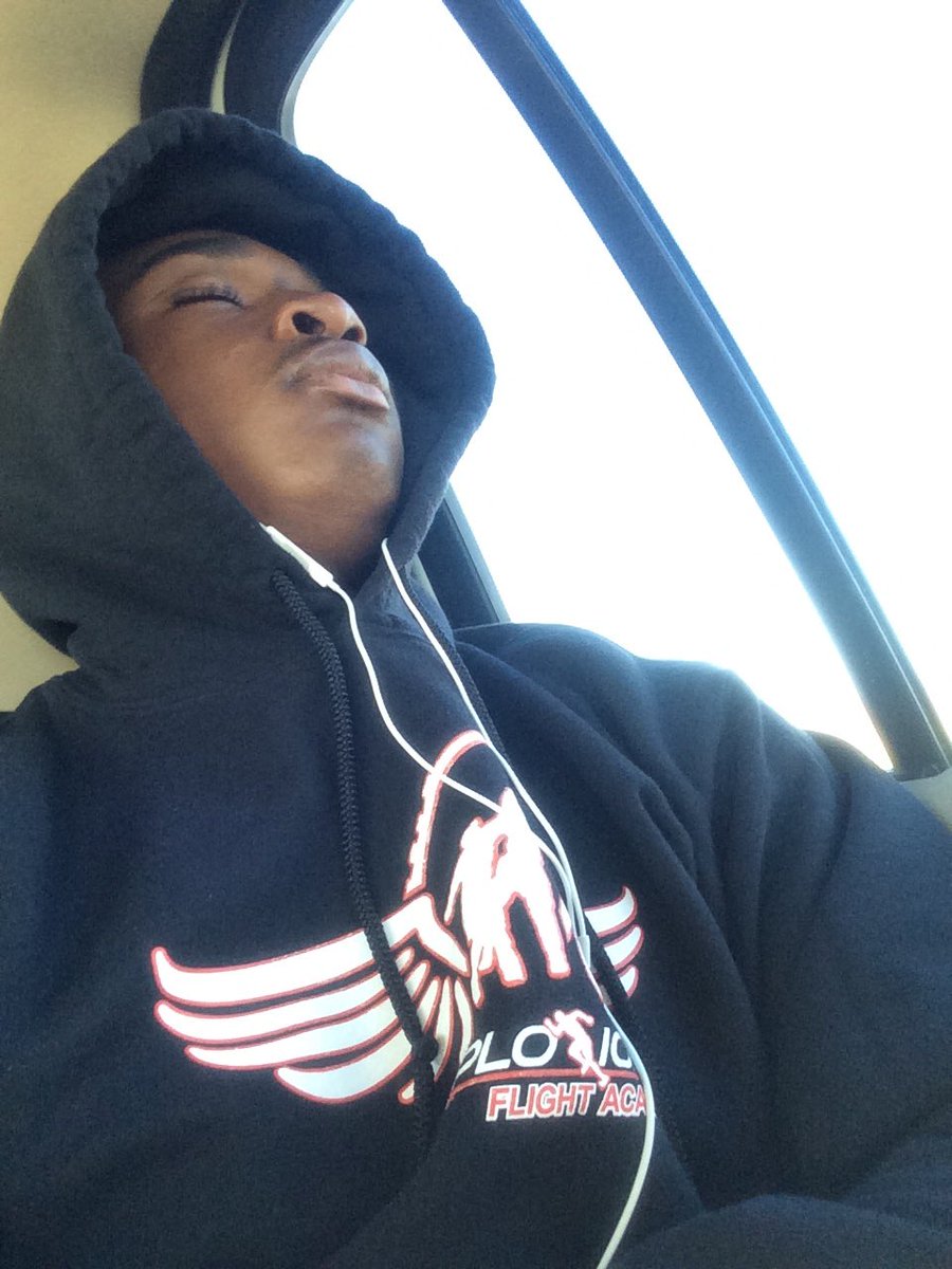 cottonmacknight's tweet photo. @_LuhDrew @_dyllan6 #Dontsleeparoundme ππ https://t.co/A2X34Ewzim