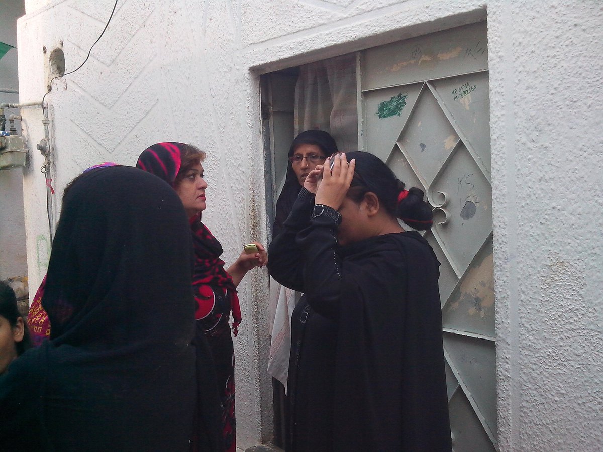sabaiqbal20's tweet photo. Door to door campaign for #PS115 #UC11 ward 4.. #LinesArea4Altaf https://t.co/yZKsLcV4bt