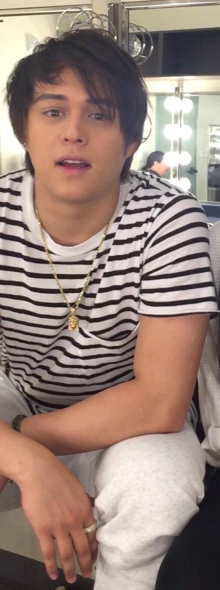HopiaQuenito's tweet photo. @lizasoberano please do a cover of pretty boy for this pretty guy 🙏🏻 https://t.co/4N6OSlPFng