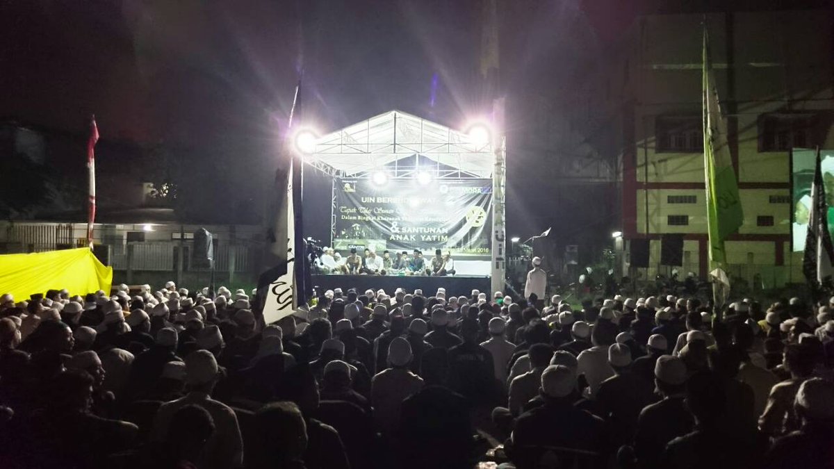 Dema_Uinjakarta's tweet photo. Alhamdulillah banyak bgt yg hadir di acara UIN Bersholawat :)

@Dema_Uinjakarta @CSSUINJakarta @MajelisRasulullah https://t.co/ZXHIshX5fX