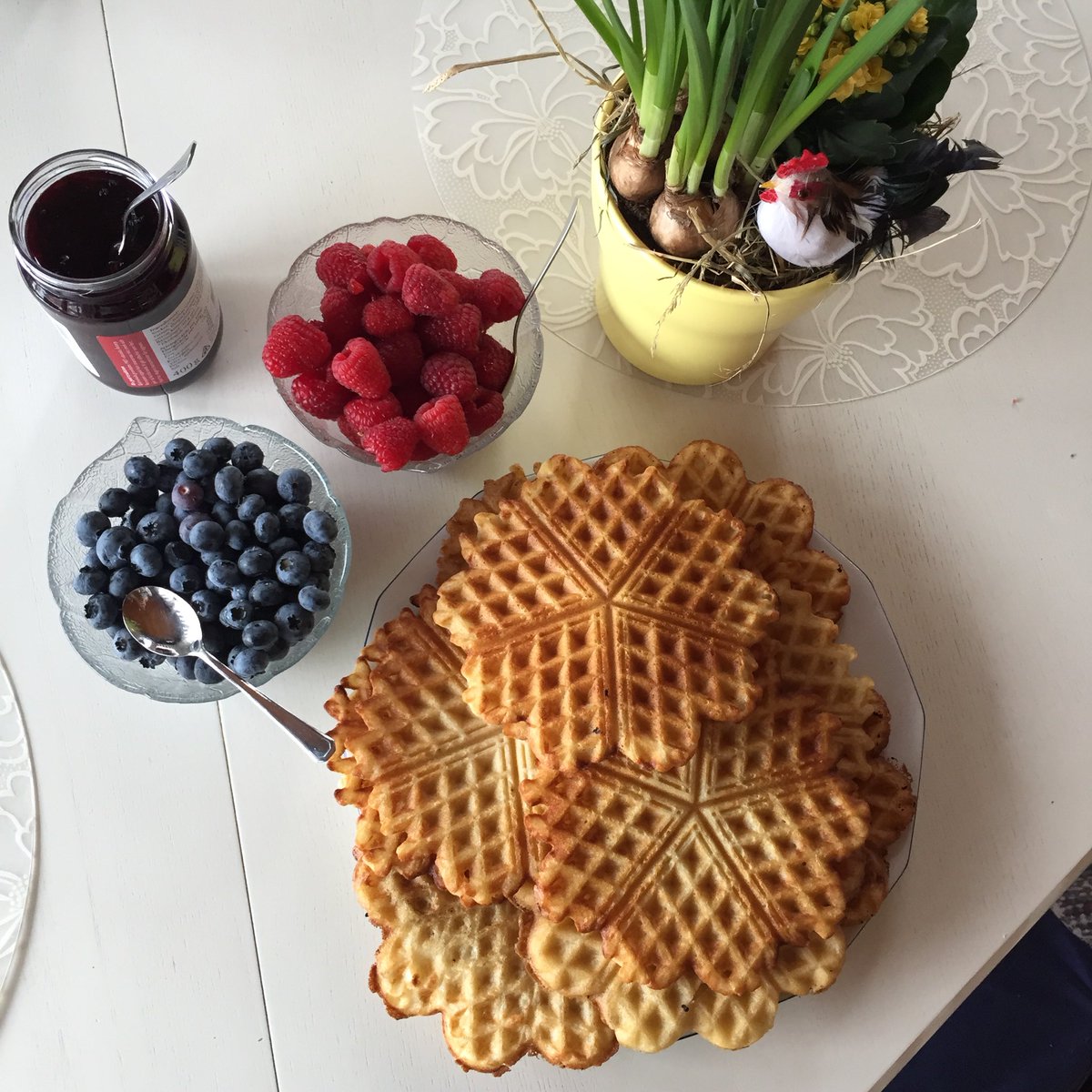 SekuritService's tweet photo. Allt det goda på samma helg! Långledigt, våffeldagen och Påsk! 👌😍 #kaninteblibättre #saintgoban #autover https://t.co/gTZcWiPPcV