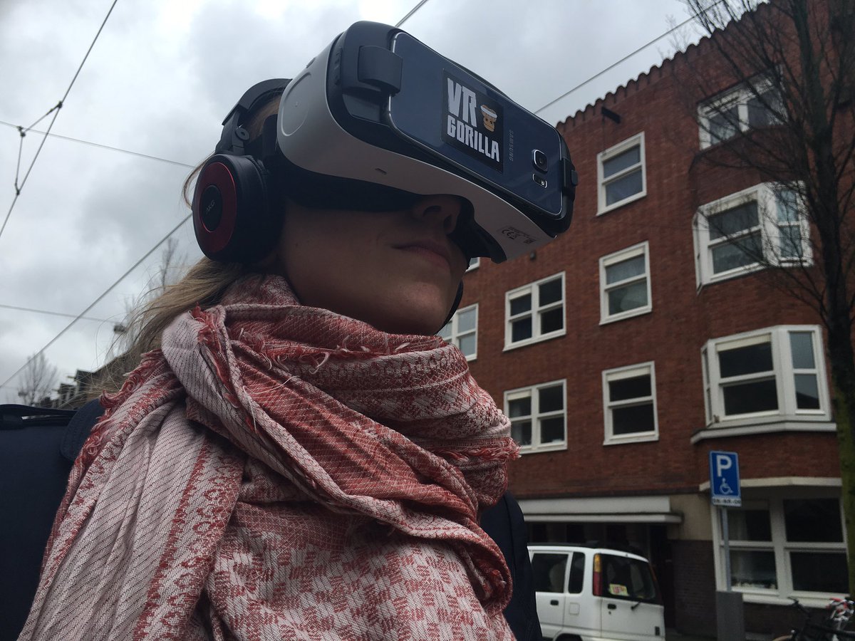 LonnekeHaveman's tweet photo. Indrukwekkend! Even langs bij @VR_Gorilla en bam, je staat niet meer in Adam maar zo op 't Beursplein in Brussel ... https://t.co/qn1paT2jp5