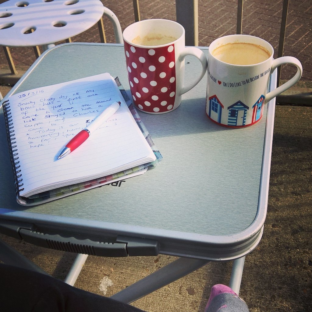 HayleyForrest4's tweet image. Celebrating being 5 months in our relationship today,cuppa at my hut in sunny Harwich,bliss ❤