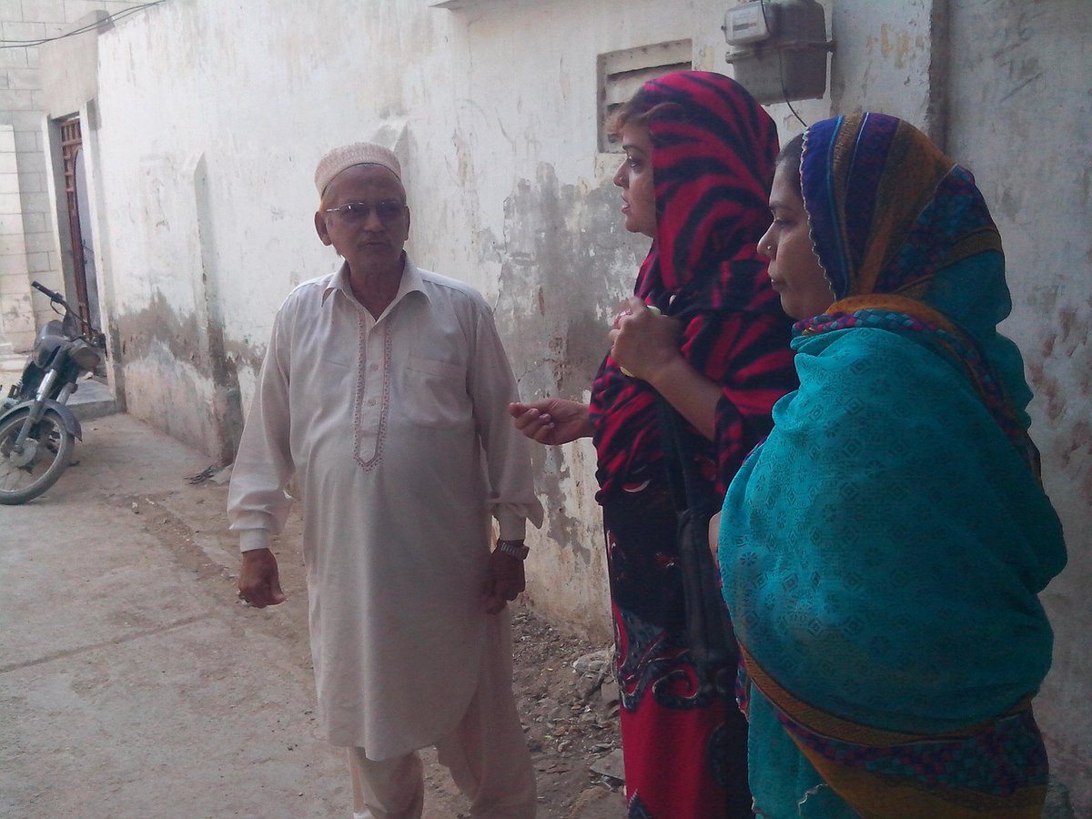 sabaiqbal20's tweet photo. Door to door campaign for #PS_115 #UC11 ward 4 #linesArea4Altaf https://t.co/SoX0BxQ58W