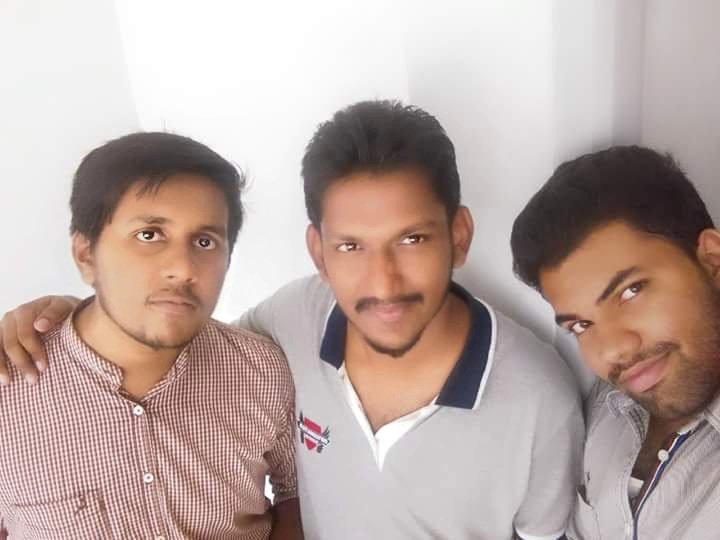 NITHISH_KG's tweet photo. an #Oldie nearly a year ago
last of B.E days #engineeringlife
#Groupie #svsce #Nostalgia https://t.co/YNSRm0uowt