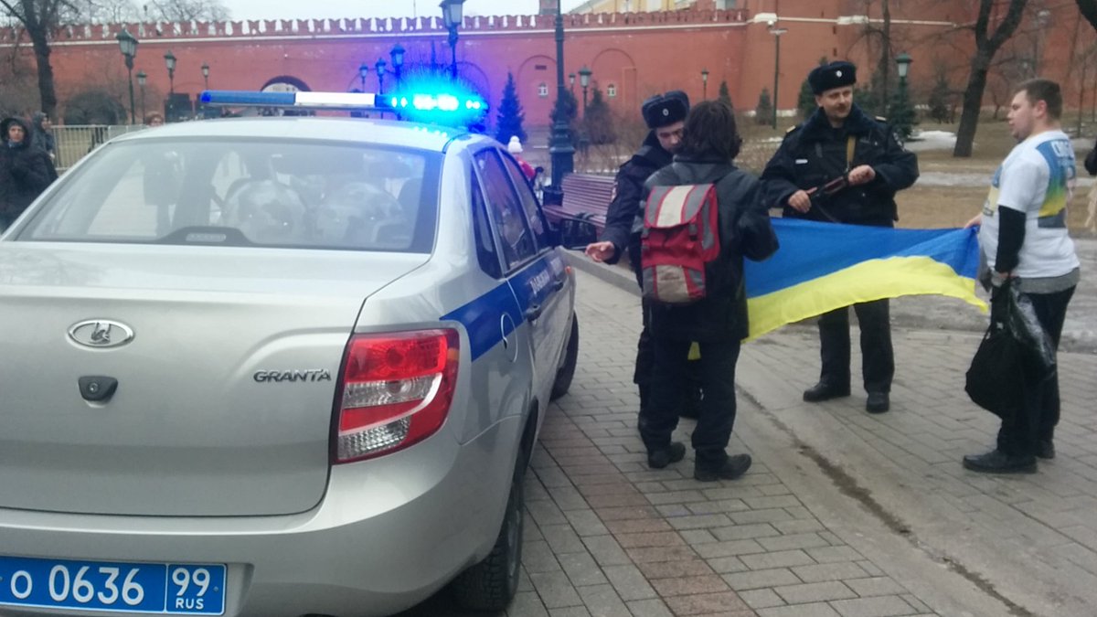 Два мира, два пути - одна жизнь. Два мира, два пути - одна жизнь.