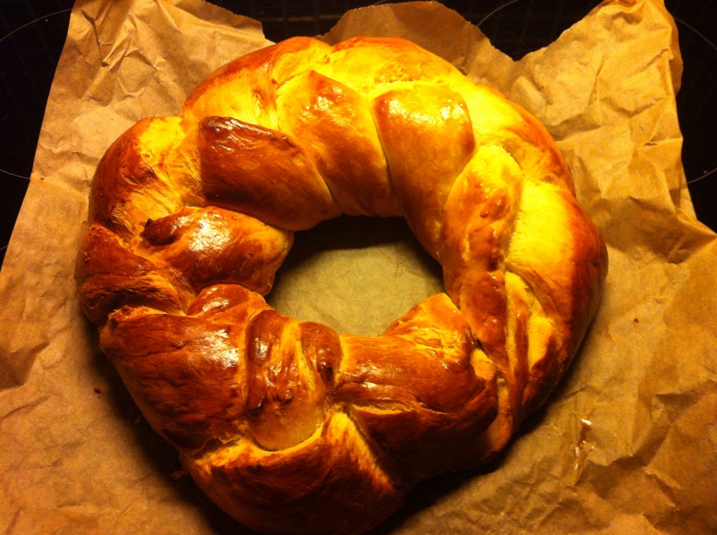 KulturDesign's tweet photo. Hefekranz? Kann ich. Ostern kann kommen #mnjam https://t.co/hF5B48f2kQ