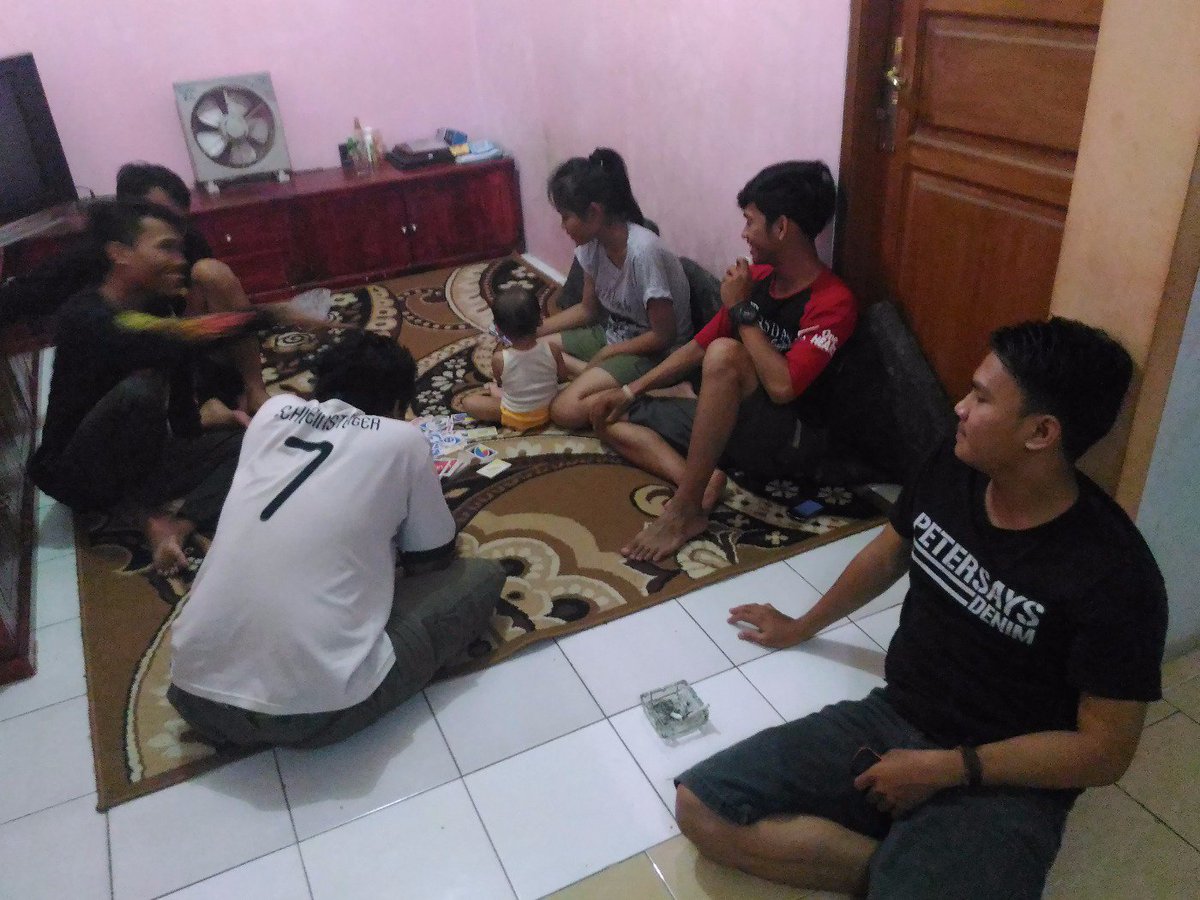 LAC_depok's tweet photo. Anggep aja kopdar santai malem sabtu 😀😀 https://t.co/FRUeiMaWCA