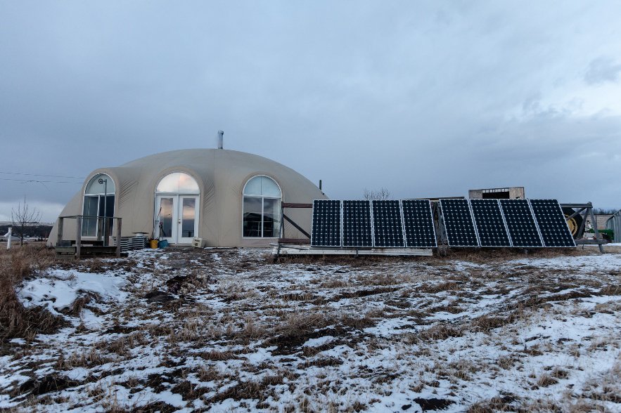 Return to the land with modern #pioneers across #Canada in <a href="/LifeOffGridFilm/">LifeOffGrid</a>. Tickets: ow.ly/ZRxjb