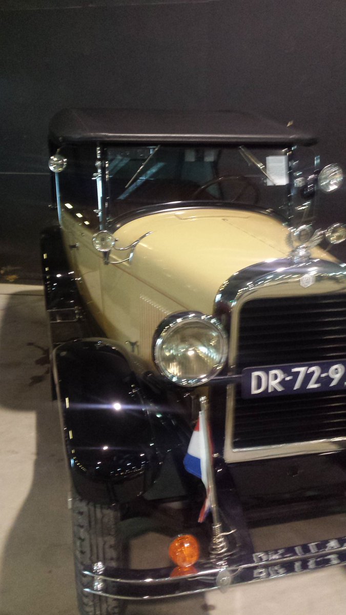 StroopwafelsCom's tweet photo. #oldtimerbeurs #drachten #stroopwafelkraam https://t.co/1dNZYIEo1h