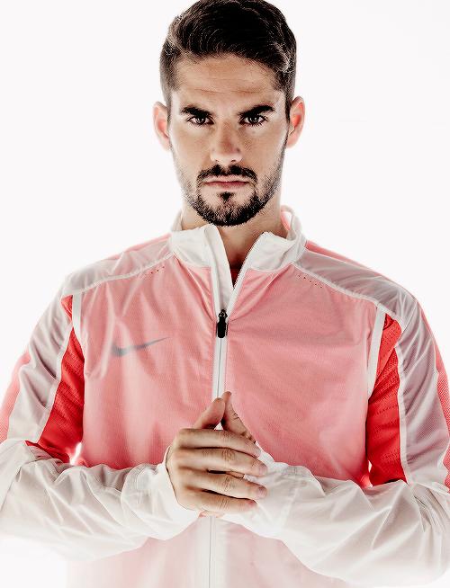 Isco: "Saya ingin bertahan di sini(Real Madrid), saya masih punya kontrak 2 tahun." [as]