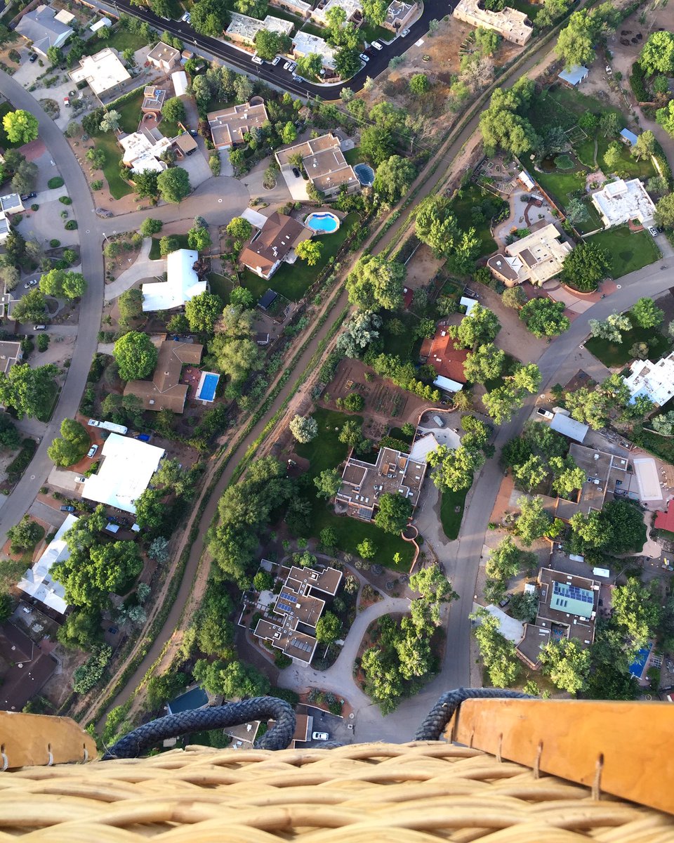 SmartGirlsBlog's tweet photo. Albuquerque, vue depuis une Montgolfière. Moment magique ! 😍 #albuquerque #tbt #instagram https://t.co/u77XEtXn4J https://t.co/kSFdmPr9DR